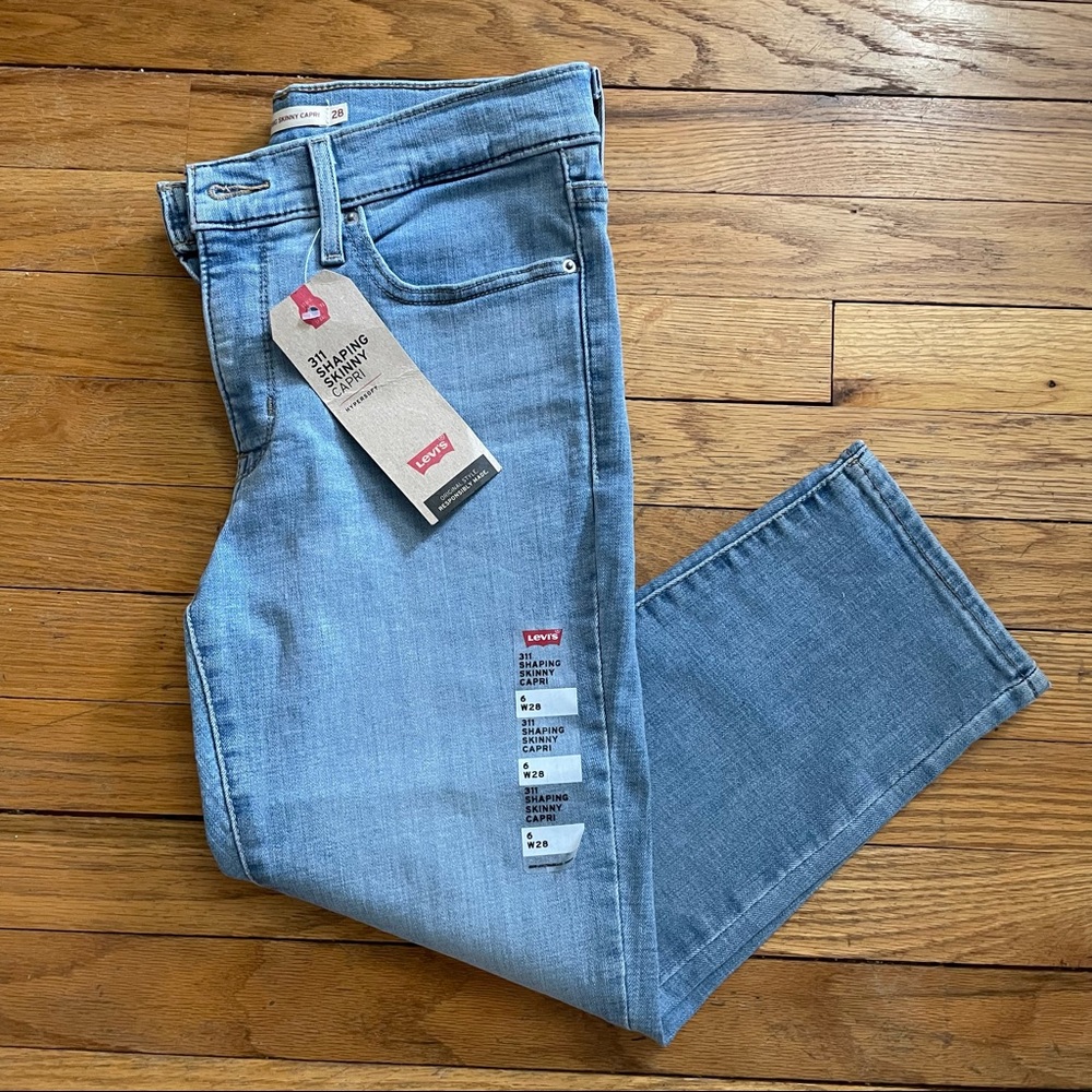 🎉15X HP🎉Levi’s 311 Shaping Capris Size 6 (W 28)NWT!